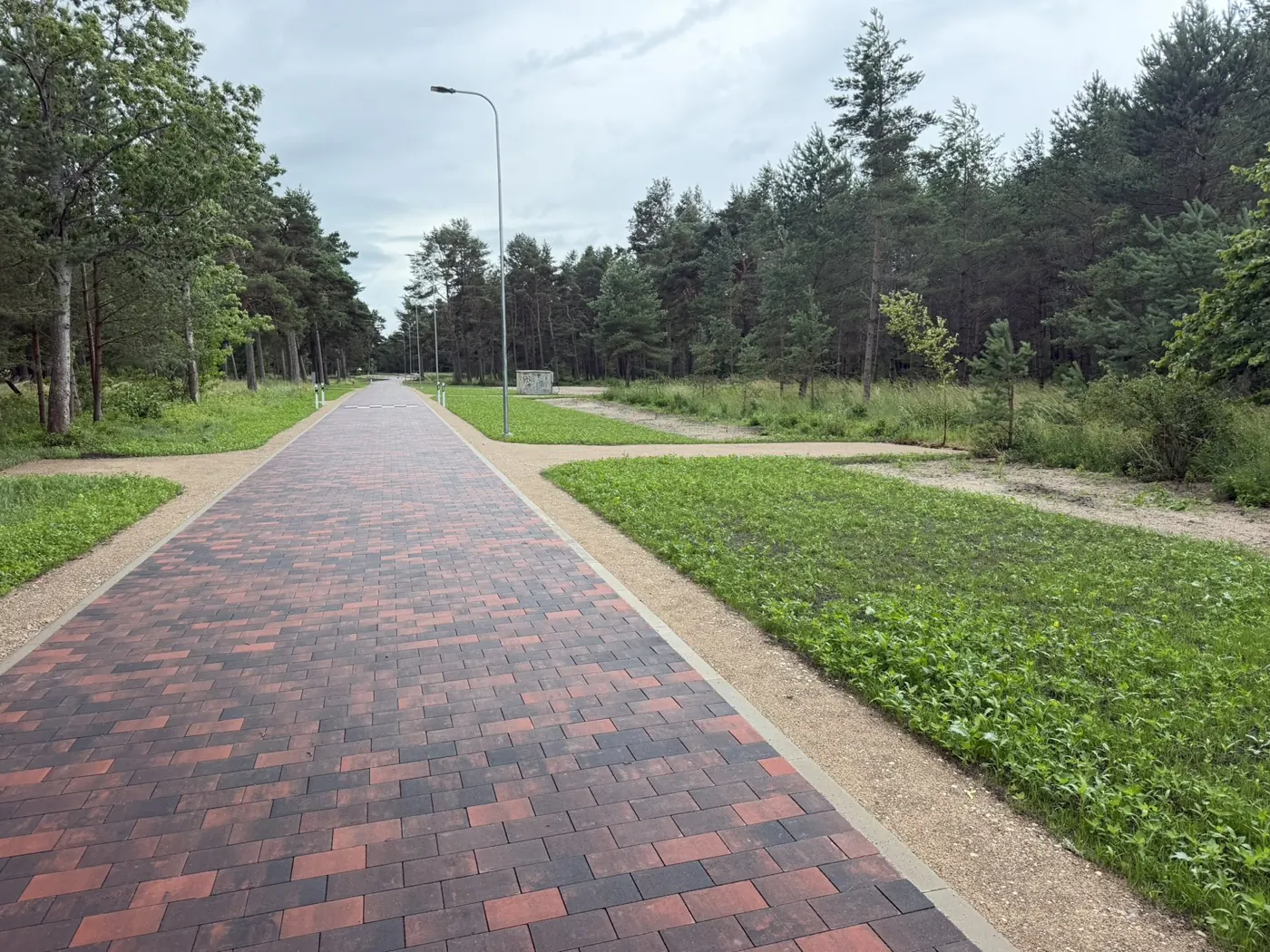 Grīšļu ielas gājēju un velo ceļš